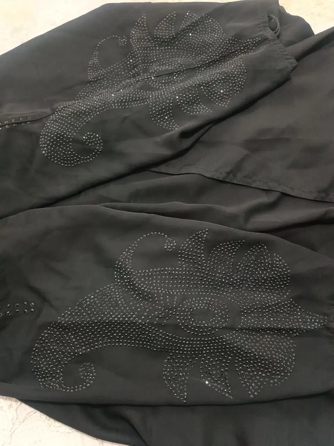 چادر مشکی عربی|لباس|پرند, فاز ۴|دیوار