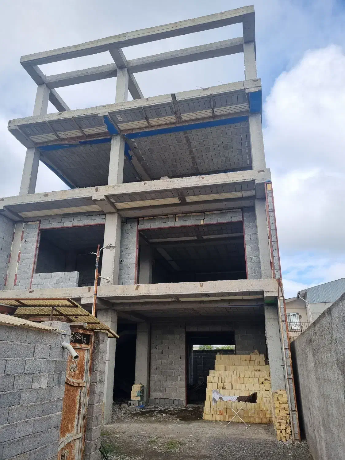 ساختمان 4طبقه سفت کاری شده|فروش آپارتمان|چاف و چمخاله, |دیوار