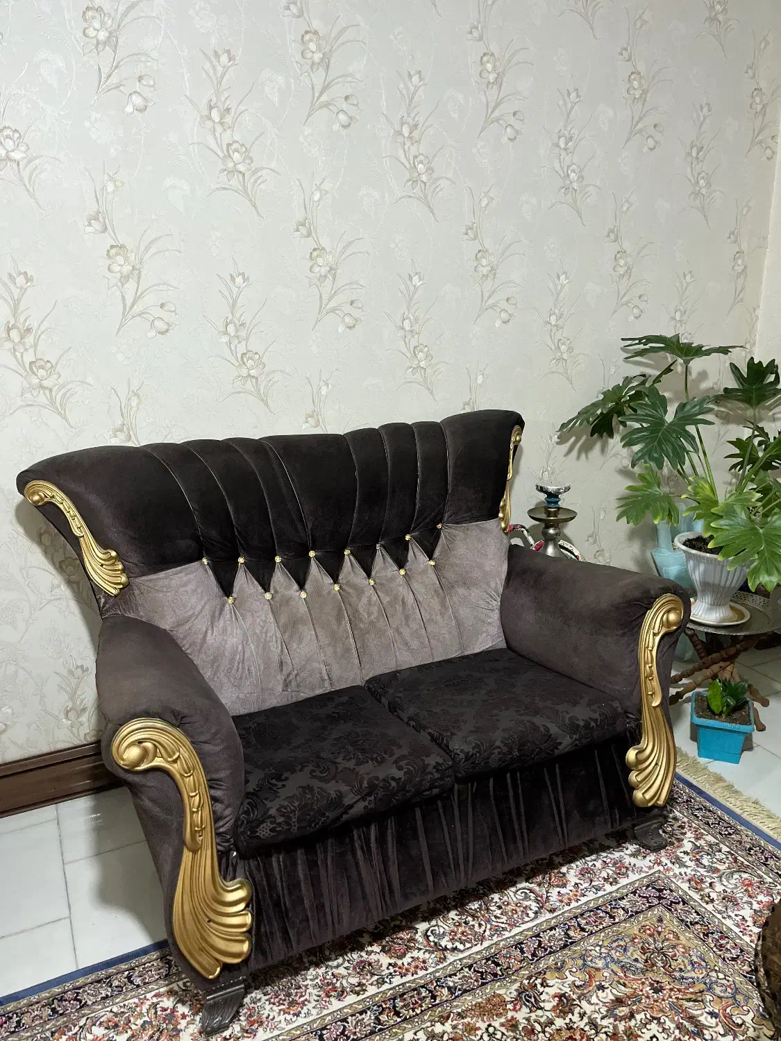 مبل کلاسیک ۹ نفره بسیار تمیز|مبلمان خانگی و میز عسلی|فولادشهر, فولادشهر|دیوار