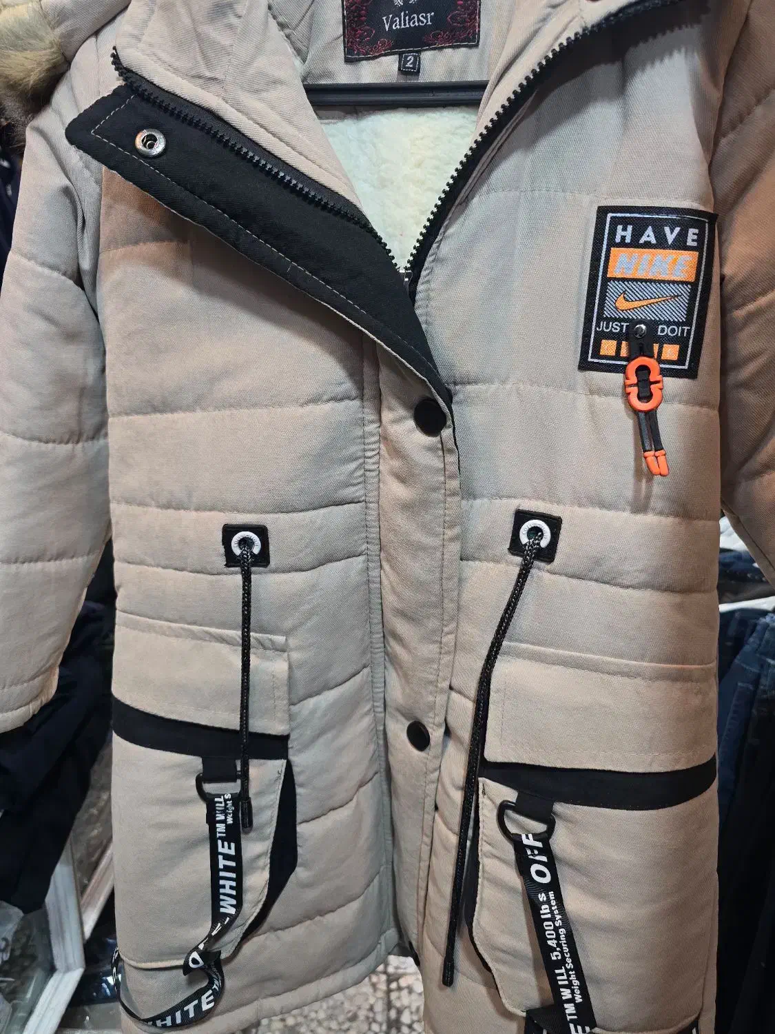 کاپشن دخترانه|لباس|اصفهان, فجر|دیوار