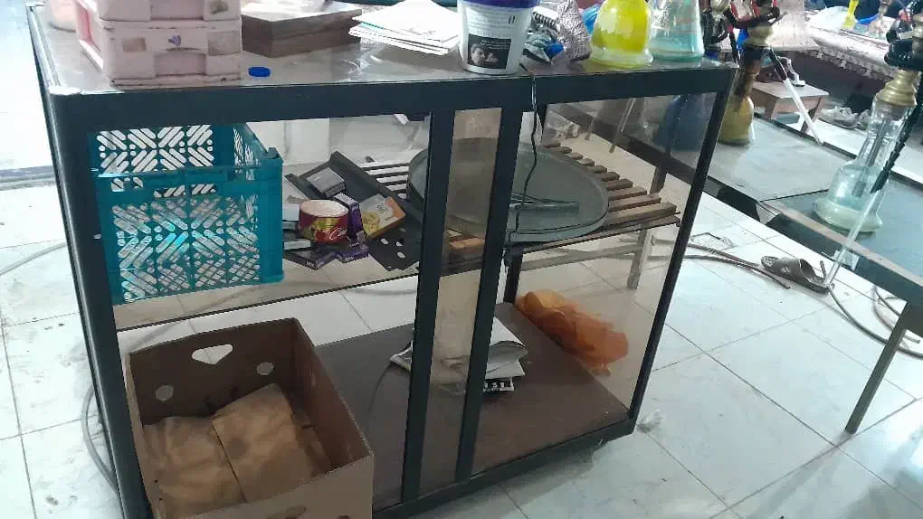 دوعدد بوفه آلمینیومی|بوفه، ویترین، کنسول|بازرگان, |دیوار