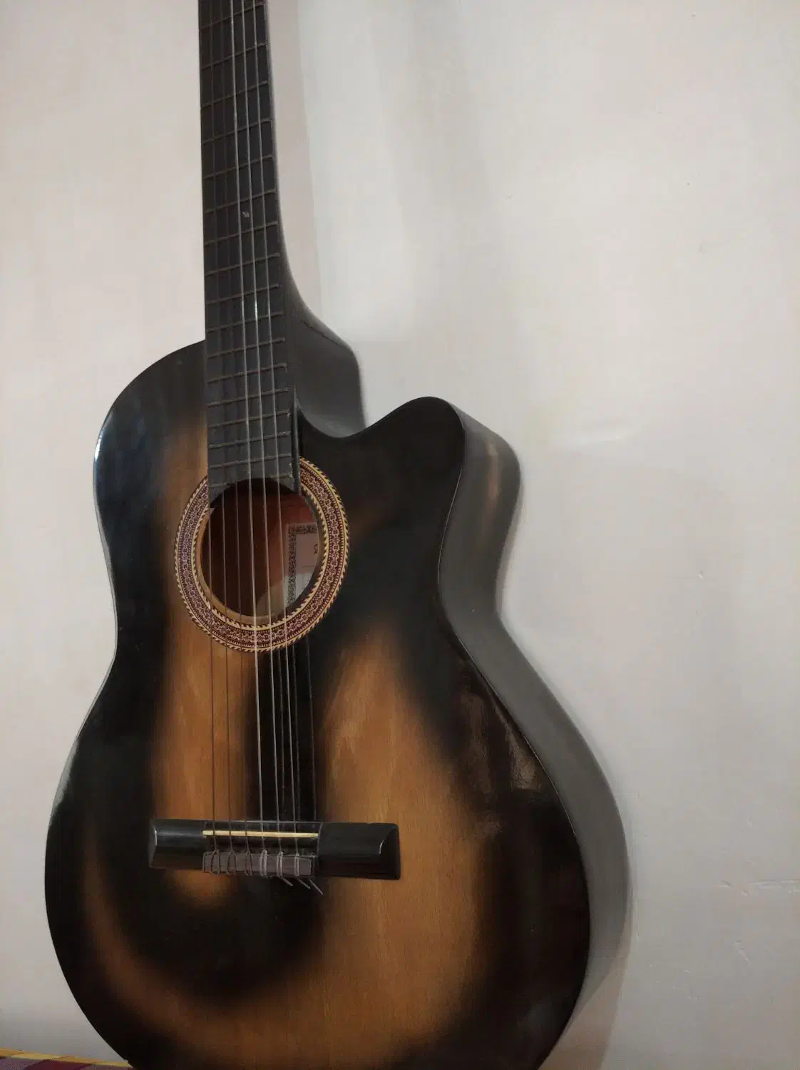 گیتار کلاسیک|گیتار، بیس، امپلیفایر|املش, |دیوار