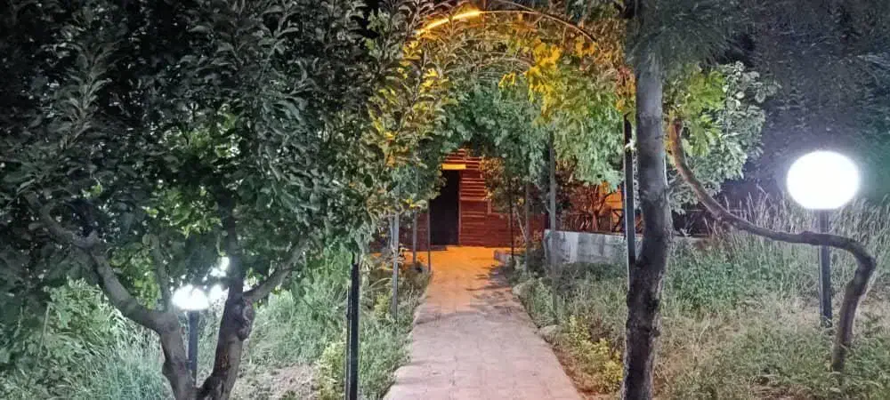 کلبه چوبی دنج ۹۰ متری مناسب خانواده و مجرد|اجارهٔ کوتاهمدت ویلا و باغ|بروجرد, |دیوار