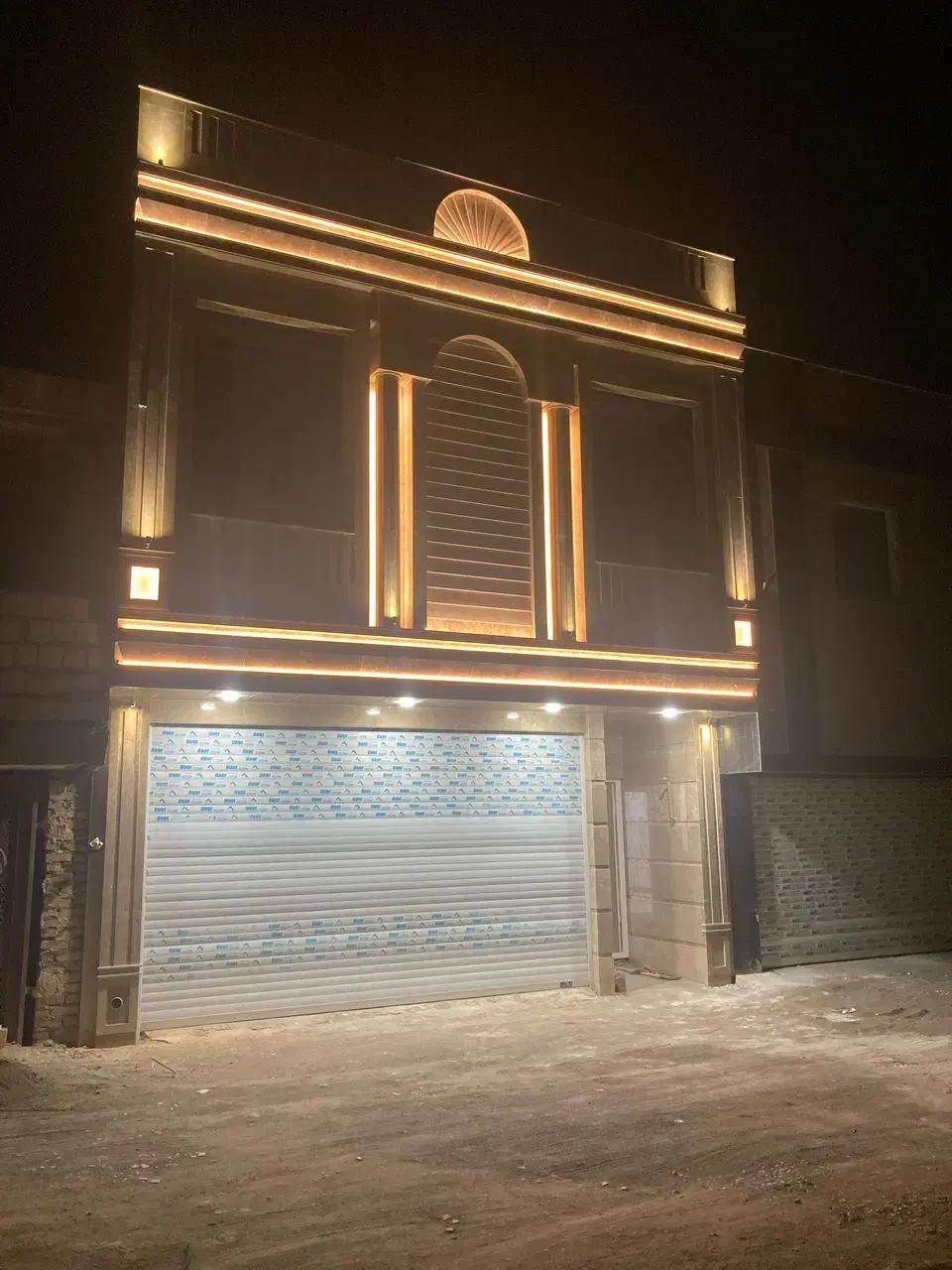 برق کشی ساختمان ،نور پردازی نما،(شرایطی)|خدمات پیشه و مهارت|یزد, |دیوار