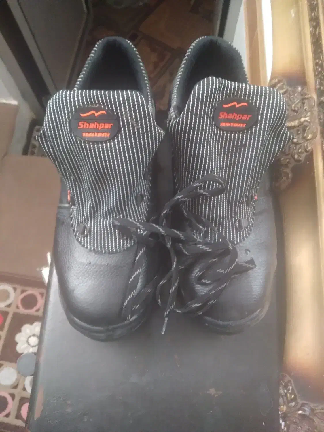 کفش ایمنی،|کیف، کفش، کمربند|قم, نیروگاه|دیوار