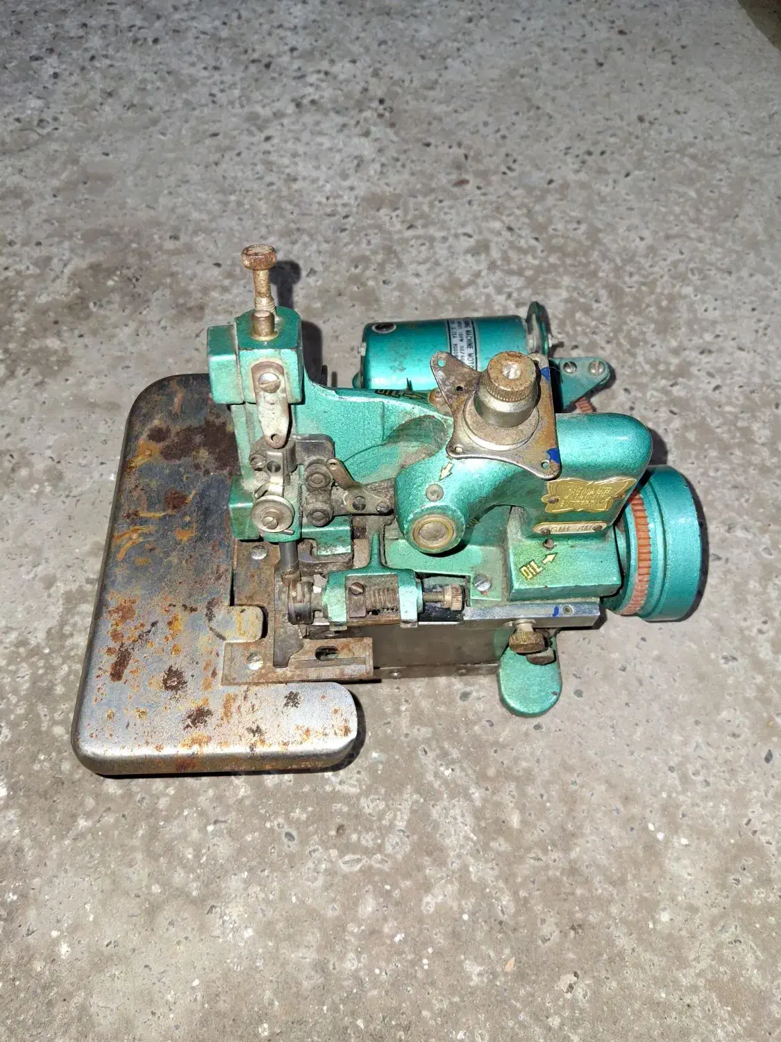 سردوز پروانه سالم و قابل استفاده|چرخ خیاطی و ریسندگی|رشت, فرزانه|دیوار