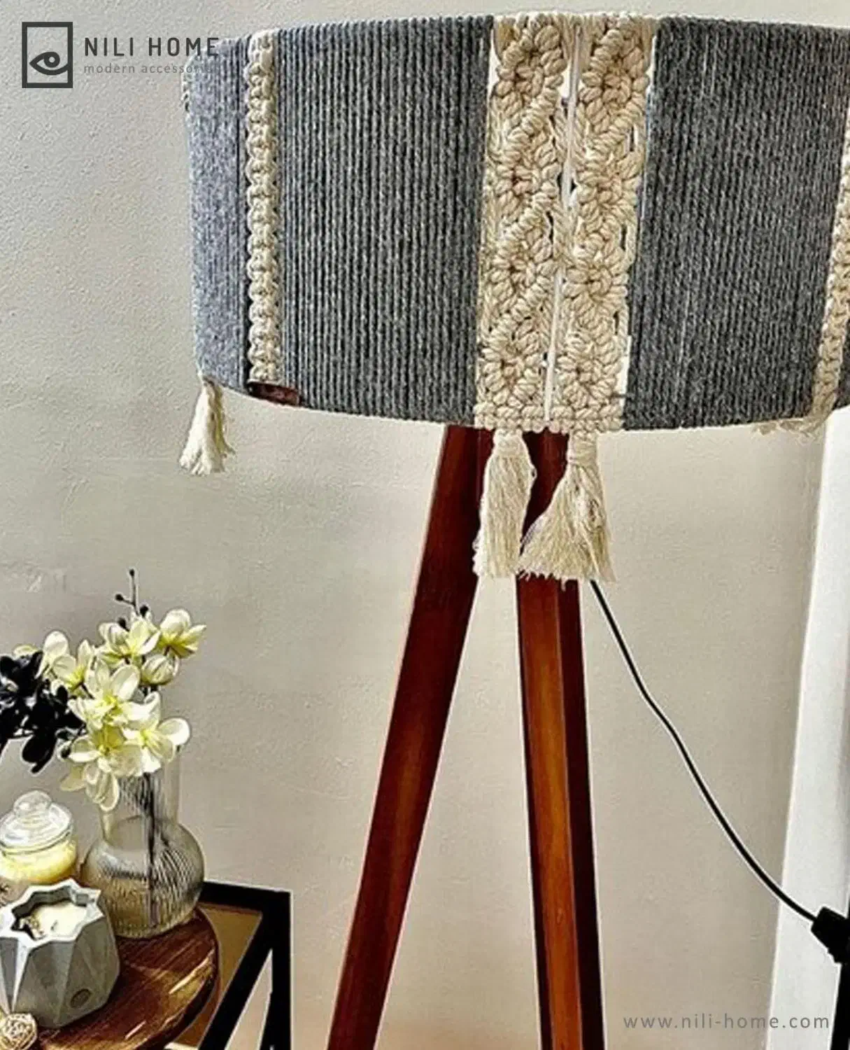 آباژور ایستاده و کنار سالنی|چراغ خواب و آباژور|مشهد, طلاب|دیوار