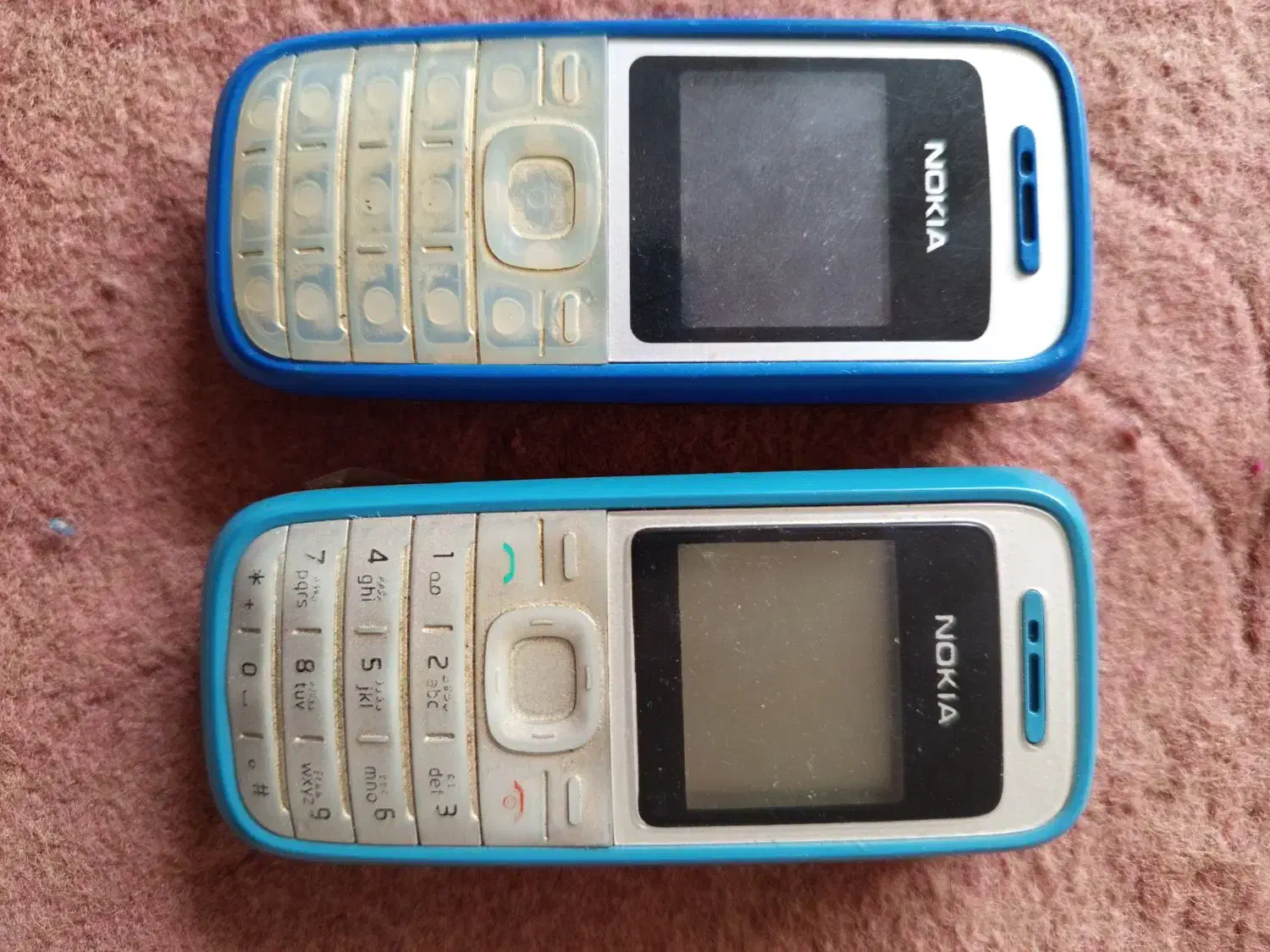 تعدادی گوشی|موبایل|آبگرم, |دیوار