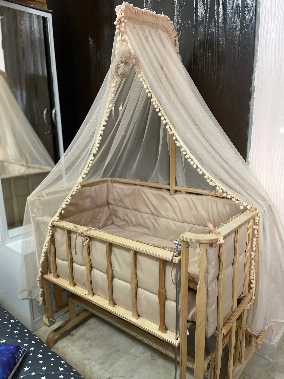 تخت نوزاد کنار مادر|تخت و صندلی بچه|تهران, شهران شمالی|دیوار