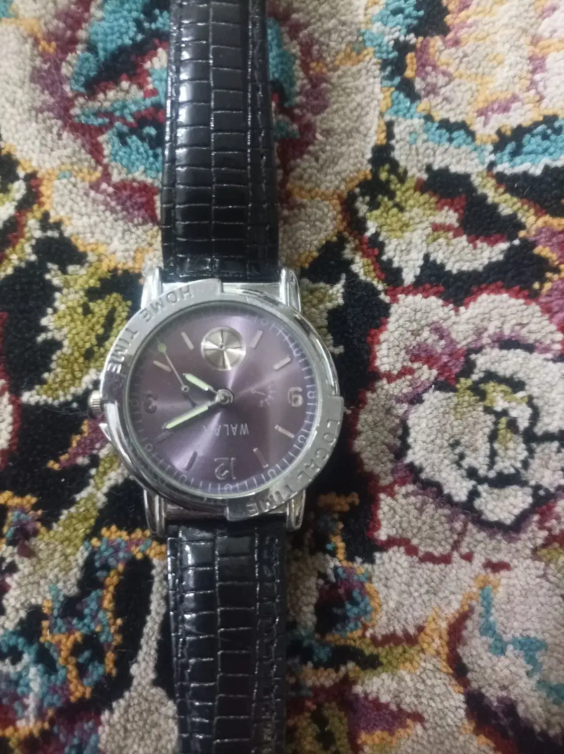 ساعت مچی در حد نو کاملا سالم فقط باتری ندار ه|ساعت|میانه, |دیوار