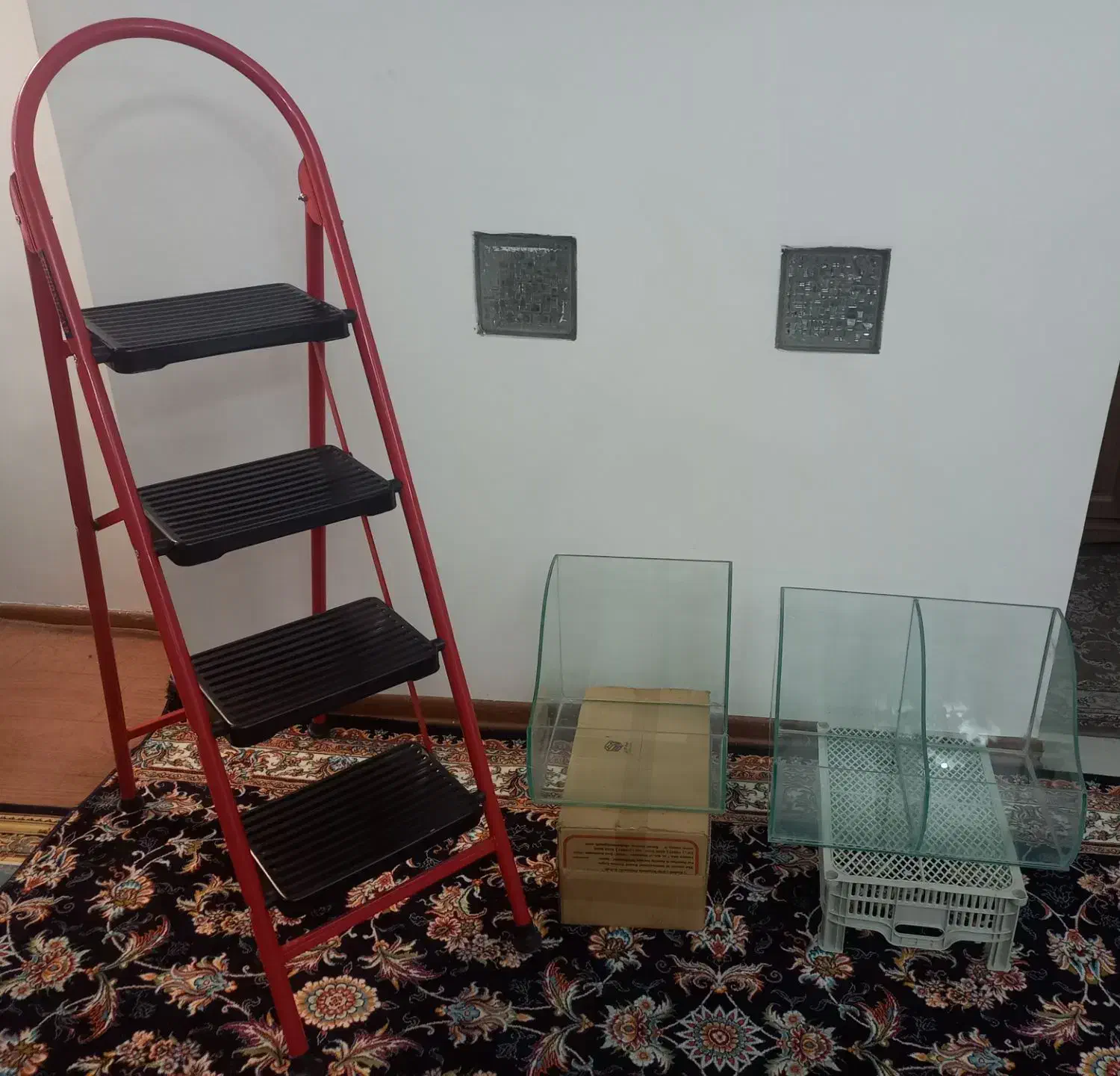 قفسه(استند) شیشه ای مخصوص آجیل و نردبان ۴ پله|فروشگاه و مغازه|مشهد, هفت تیر (آب و برق)|دیوار