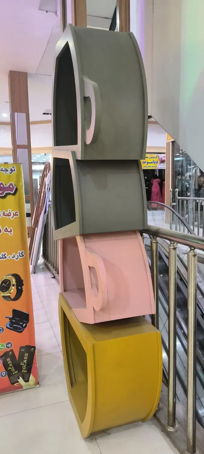 قفسه چوبی دکوراتیو کافه و کتابخانه|کافی‌شاپ و رستوران|مشهد, موعود|دیوار