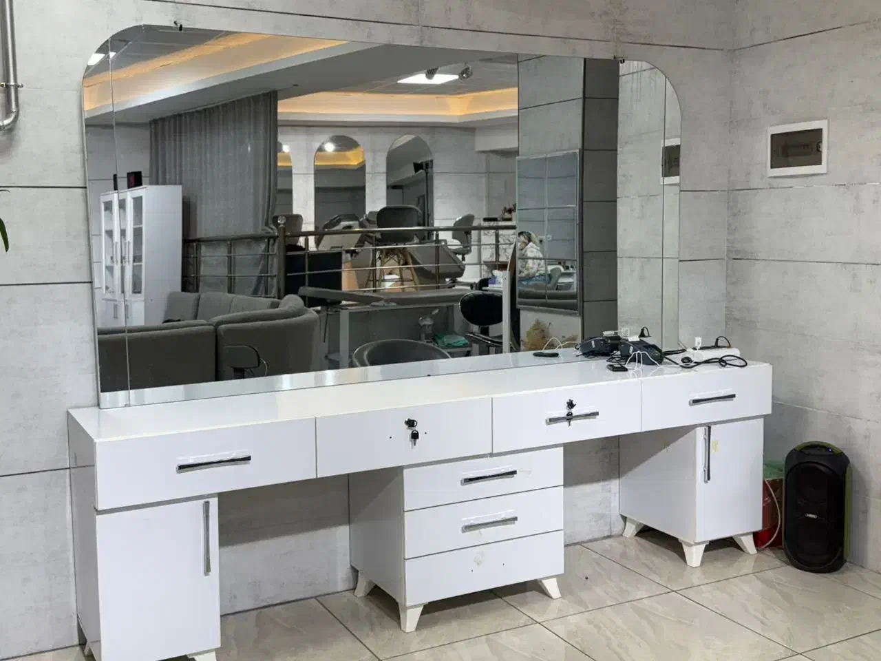 آینه وکنسول مخصوص سالن زیبایی|آرایشگاه و سالنهای زیبایی|ارومیه, |دیوار