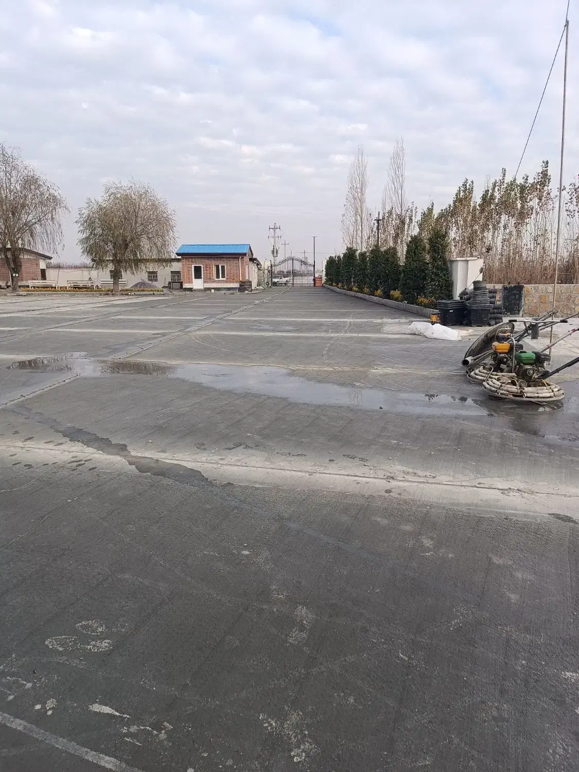 بتن ریزی کف با دستگاه ماله پروانه|خدمات پیشه و مهارت|زنجان, |دیوار