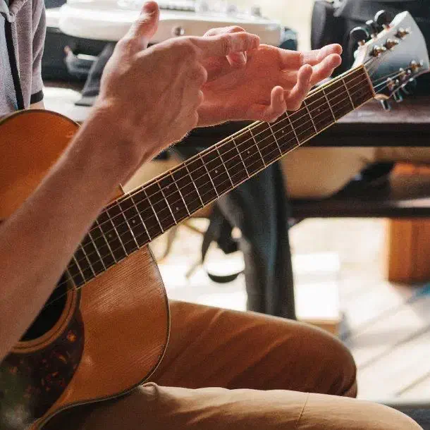 آموزش گیتار و آواز (در ۱۰ جلسه گیتار بزنید)|خدمات آموزشی|تهران, پاسداران|دیوار