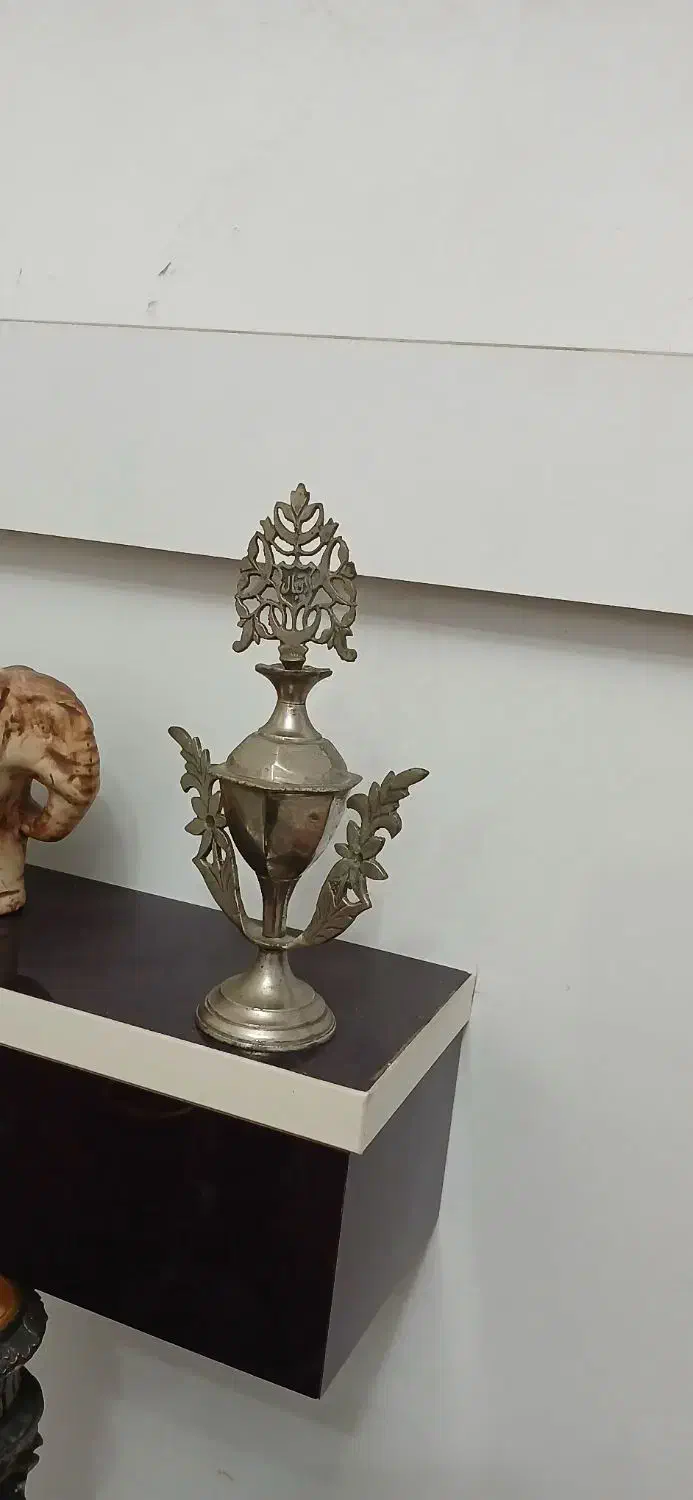 سرمه دان|کلکسیون اشیاء عتیقه|لاهیجان, جمهوری|دیوار