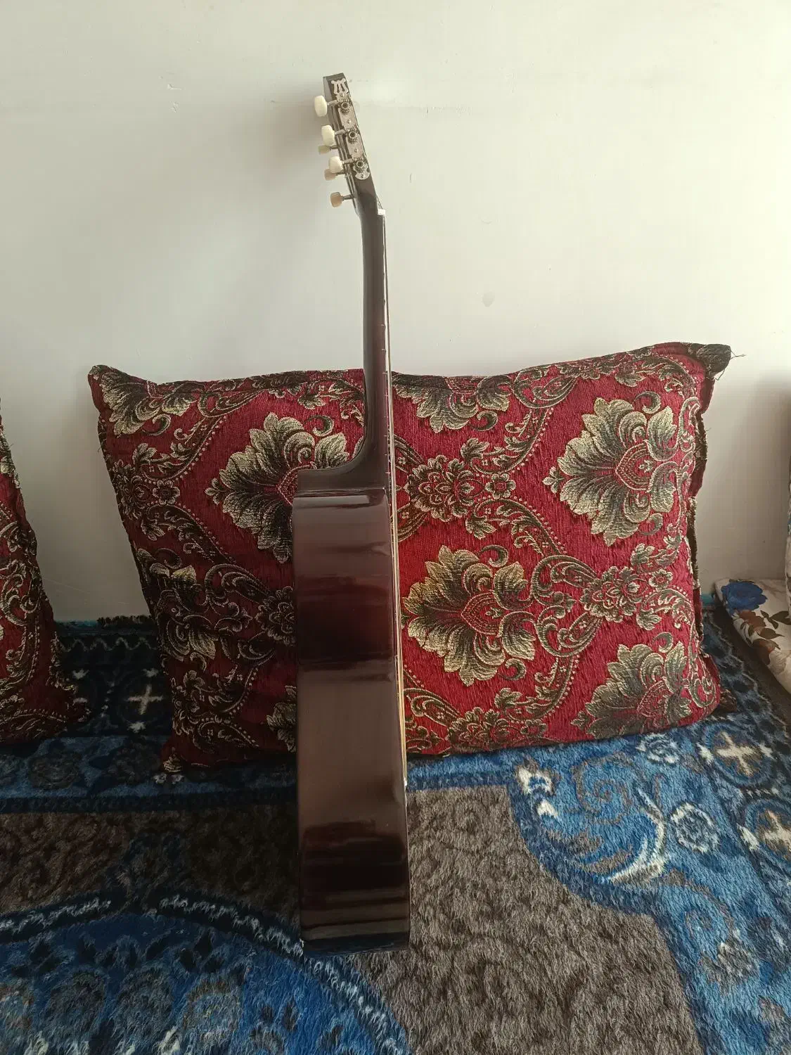 گیتار کلاسیک|گیتار، بیس، امپلیفایر|ماکو, |دیوار