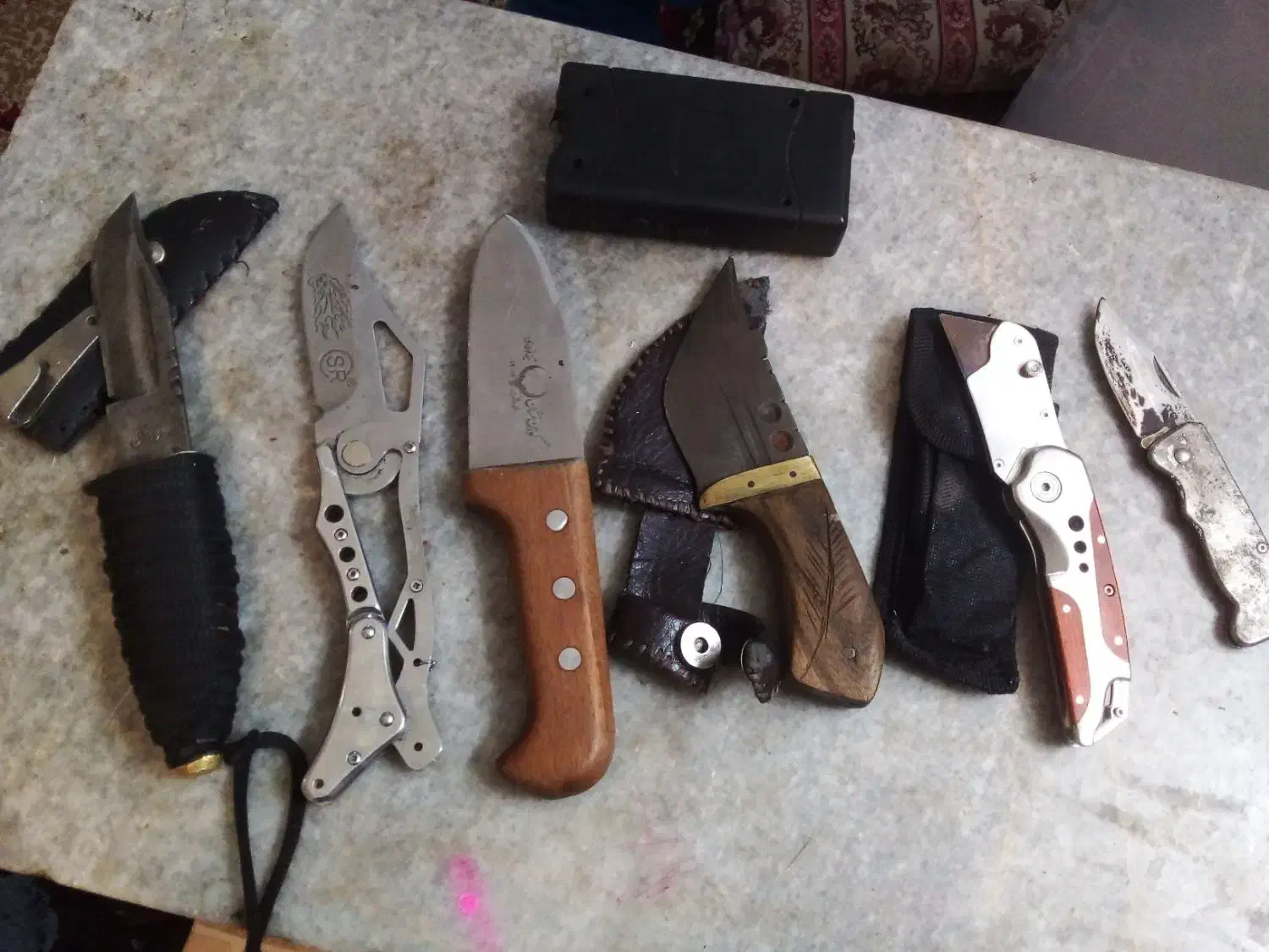 انواع چاقو امریکایی و برنجی قدیمی|کلکسیون اشیاء عتیقه|مشهد, همت آباد|دیوار