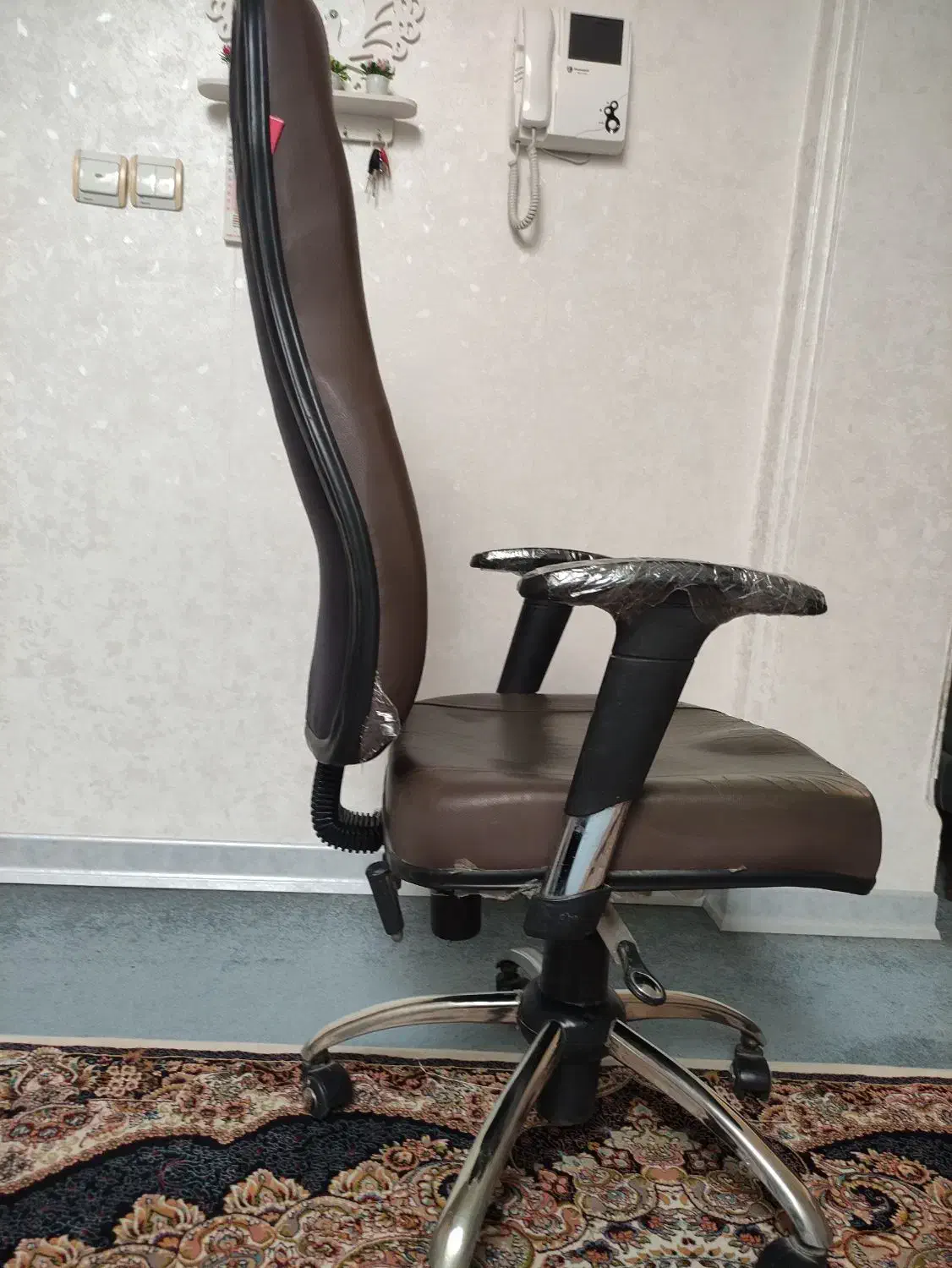 صندلی اداری چرخ دار|مبلمان اداری|شیراز, کوشک میدان|دیوار