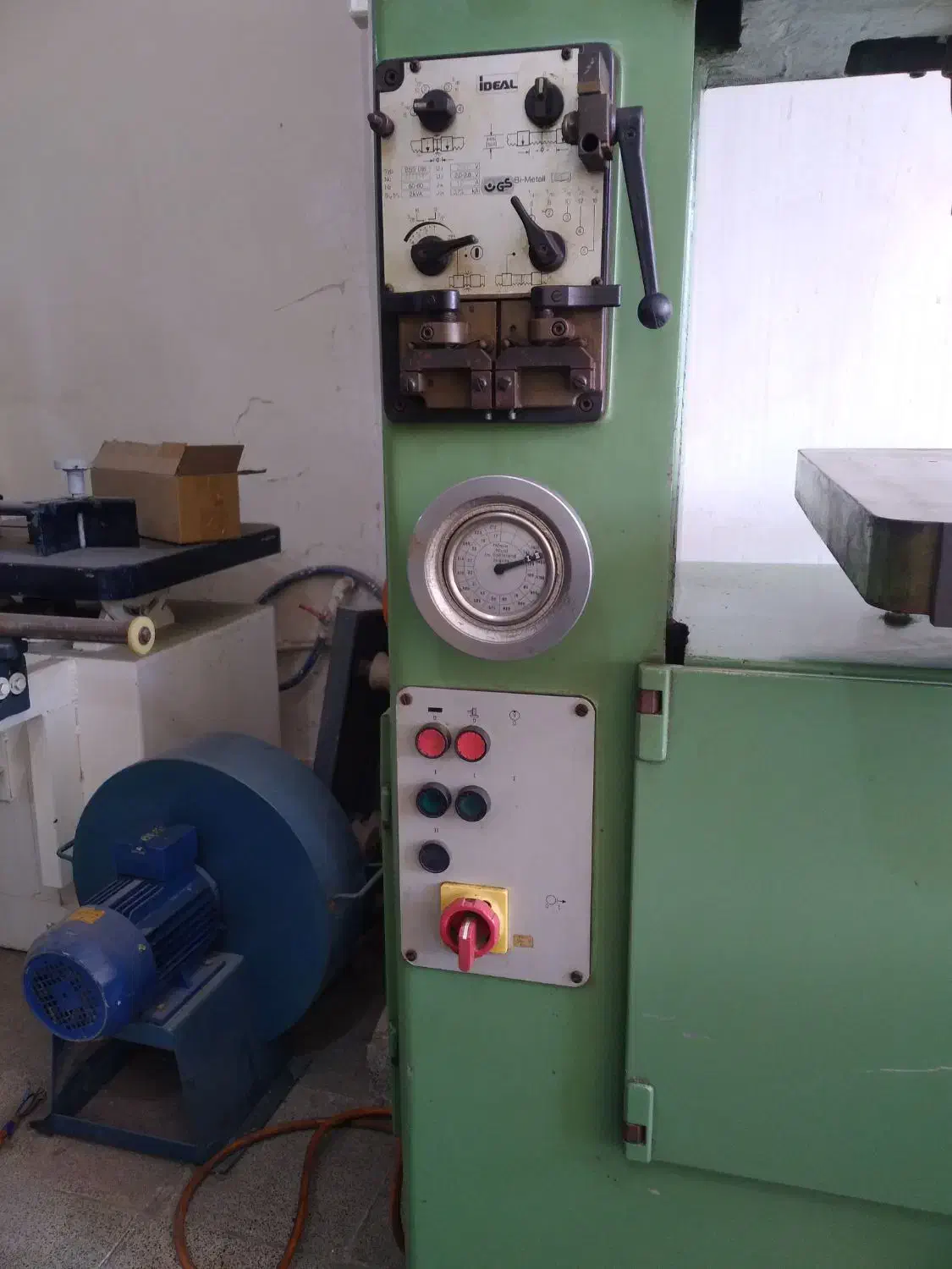 اره نواری عمودی المانی|ماشین‌آلات صنعتی|تبریز, |دیوار