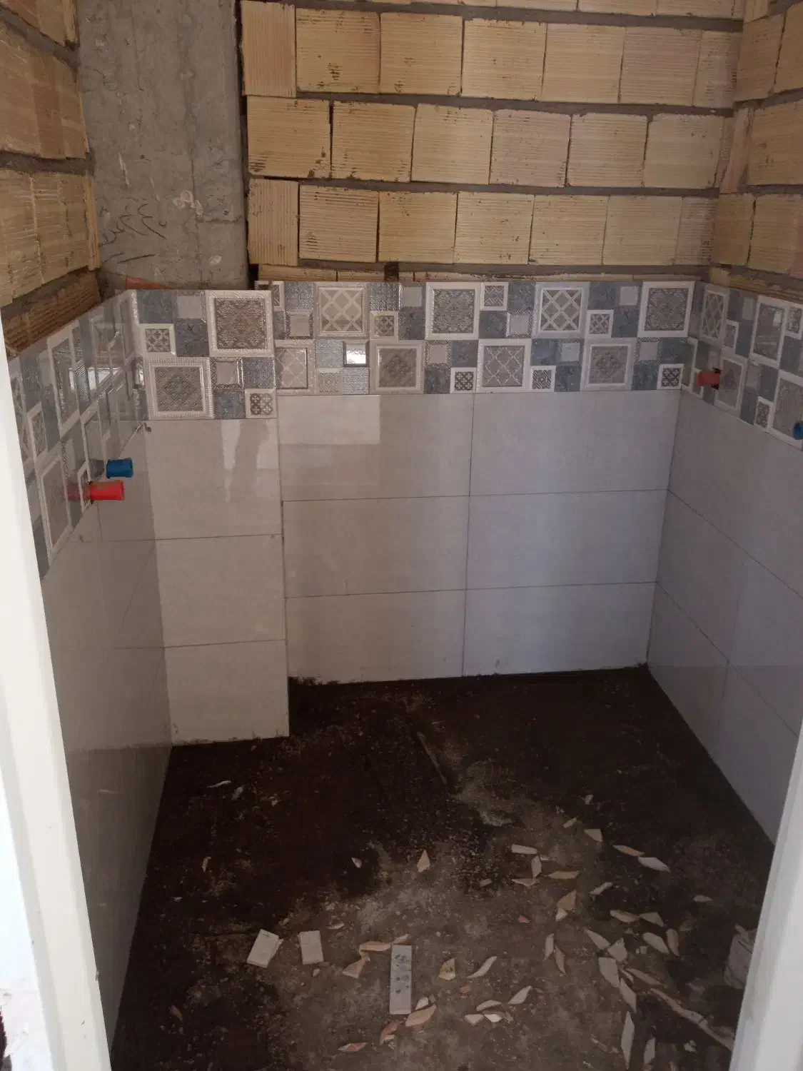 اجرای کاشی وسرامیک|خدمات پیشه و مهارت|میانه, |دیوار