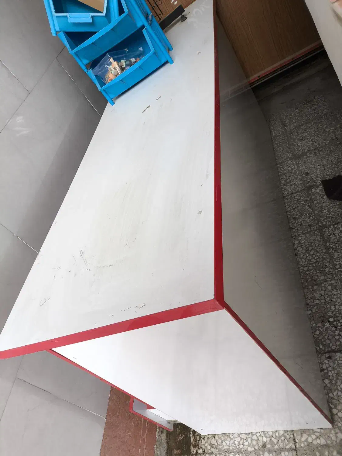 میز|میز تحریر و کامپیوتر|قرچک, میرزائی جنوبی|دیوار