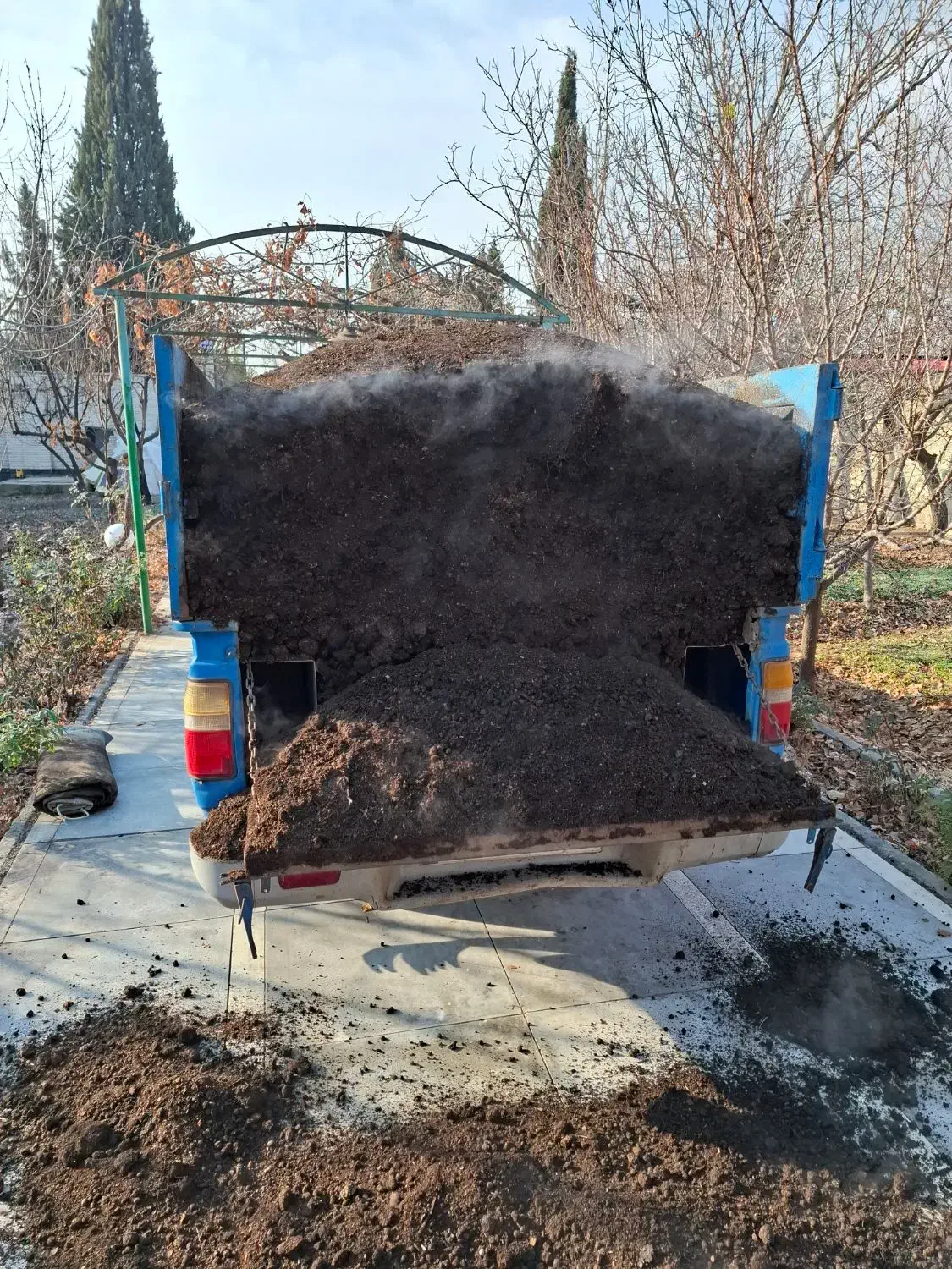 پخش کود گاوی و گوسفندی با نیسان|خدمات باغبانی و درختکاری|ماهدشت, |دیوار