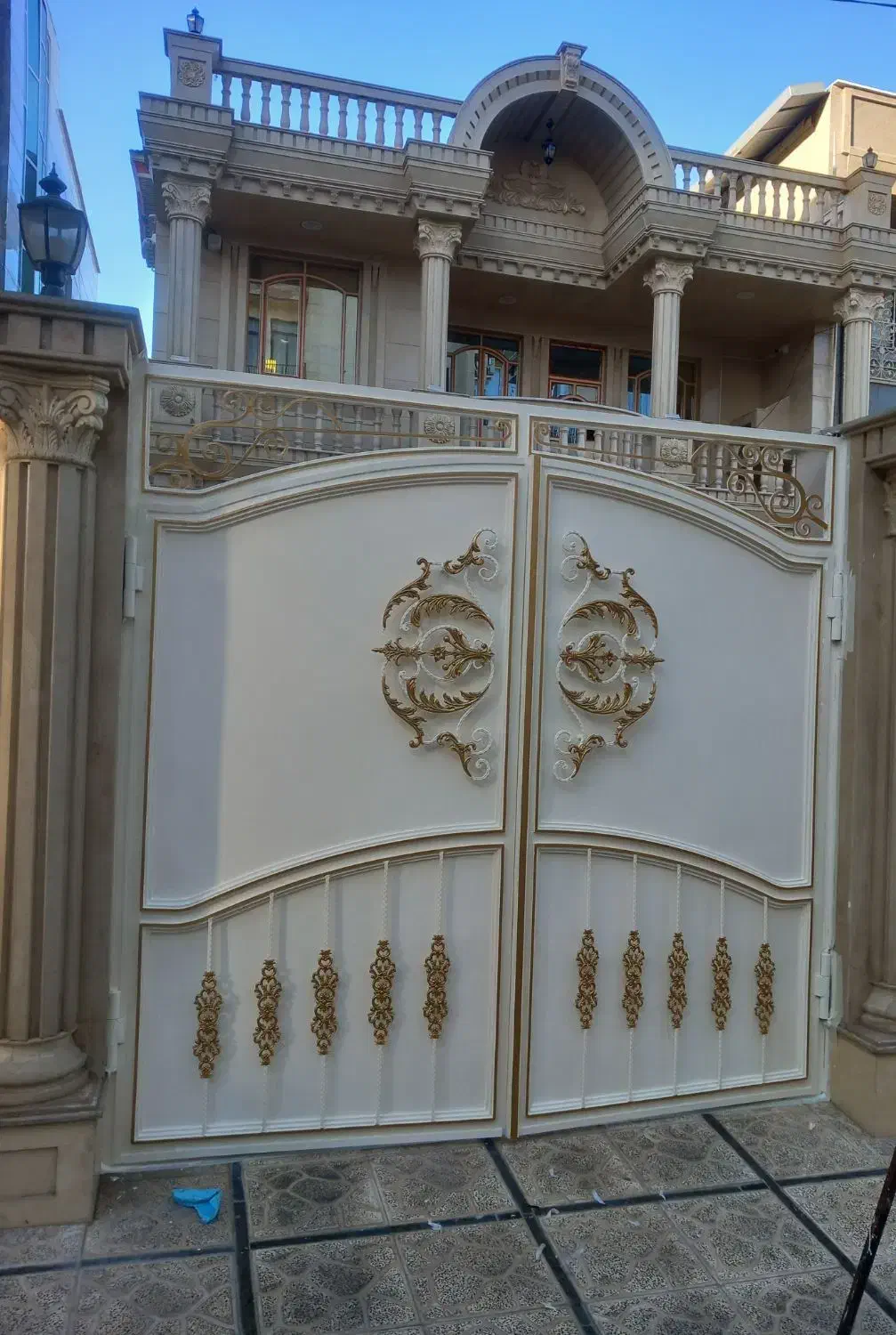 رنگکاری و نقاشی ساختمان مناسب و کیفیت بالا|خدمات پیشه و مهارت|بروجرد, |دیوار