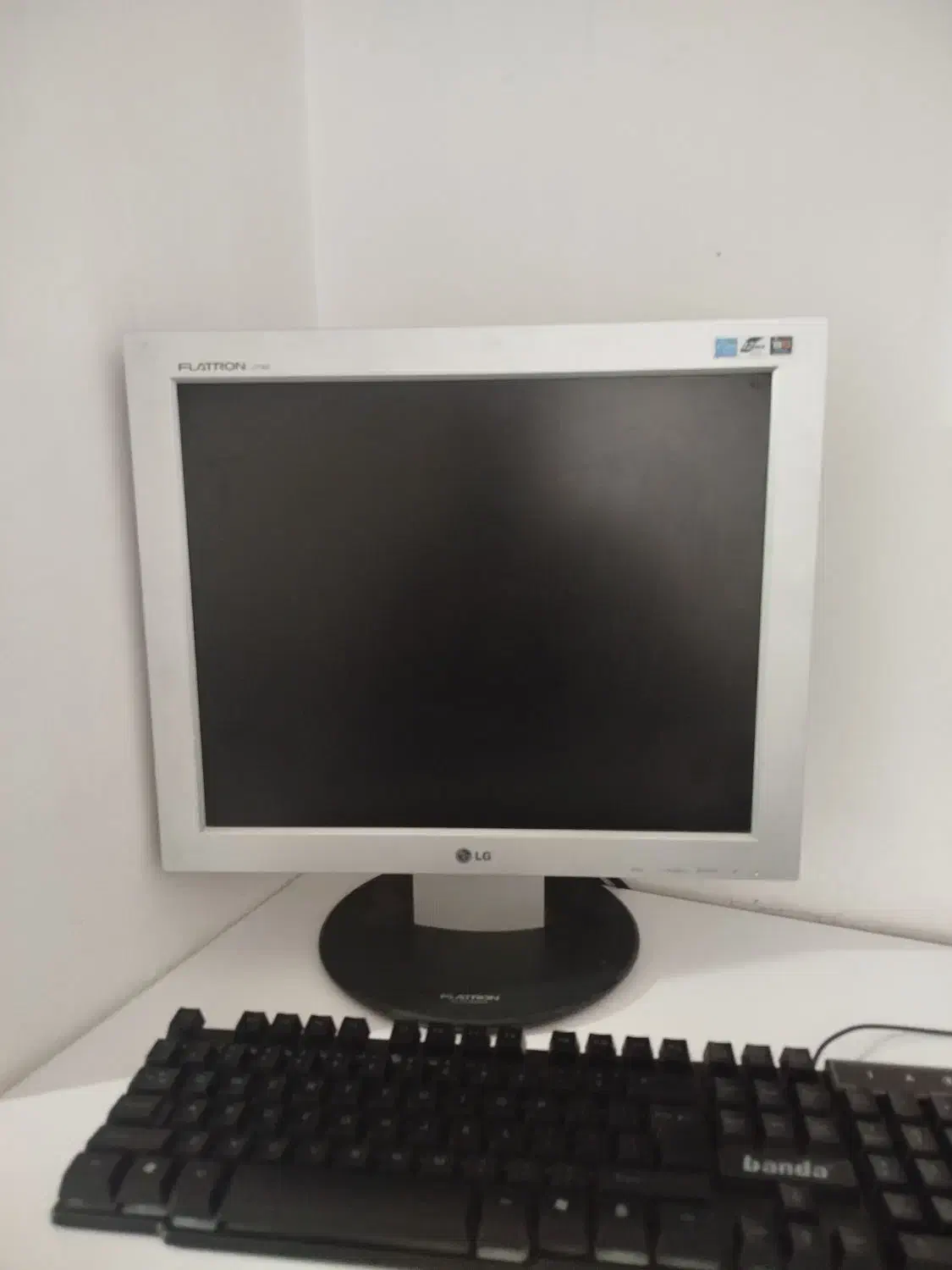 مانیتور ۱۹اینج LG|قطعات و لوازم جانبی رایانه|تالش, هشتپر|دیوار