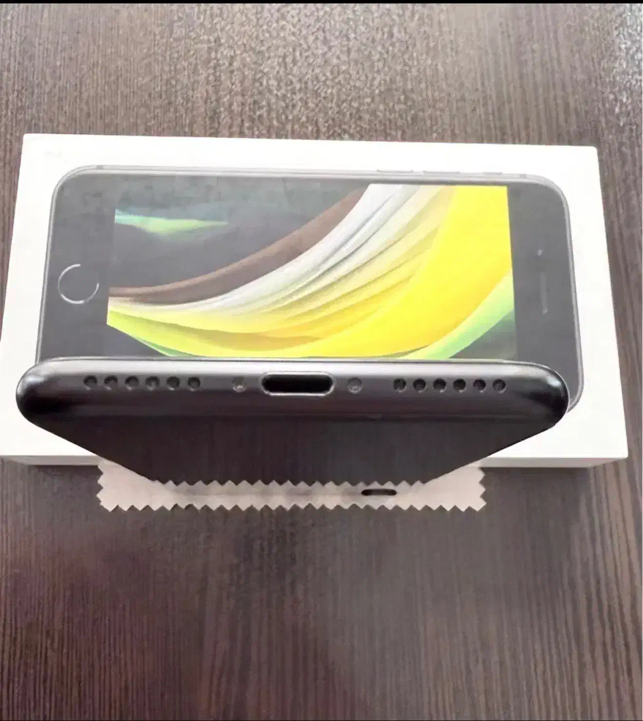 ایفون SE2020 در حد نو|موبایل|تهران, سازمان آب|دیوار