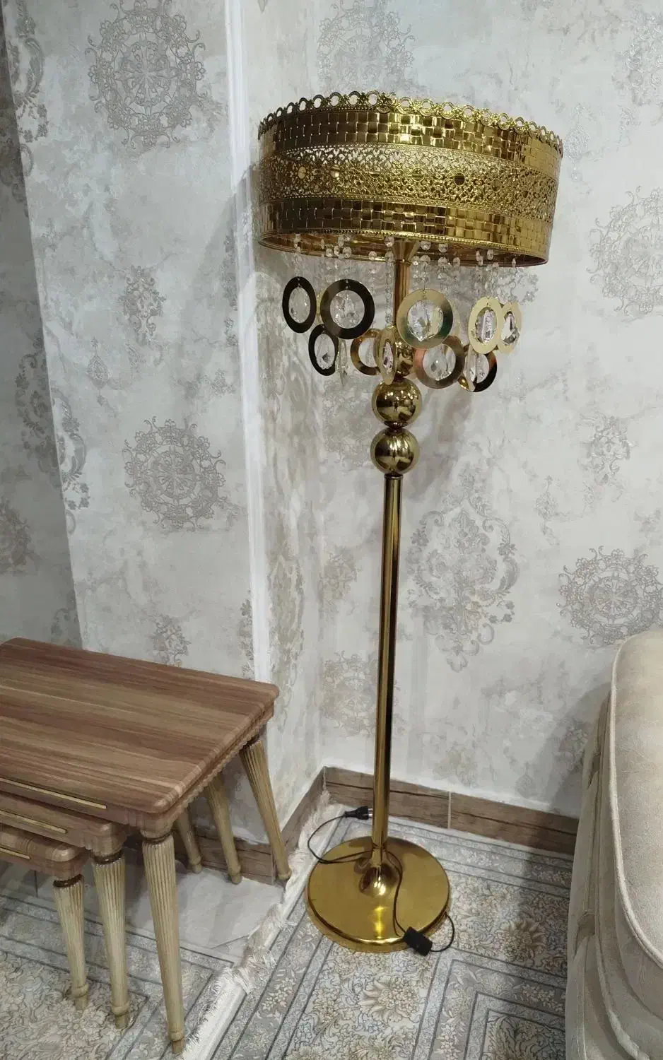 ساعت ایستاده فانتزی بهمراه آباژورکنار سالنی|چراغ خواب و آباژور|اسلام‌شهر, شهرک واوان|دیوار