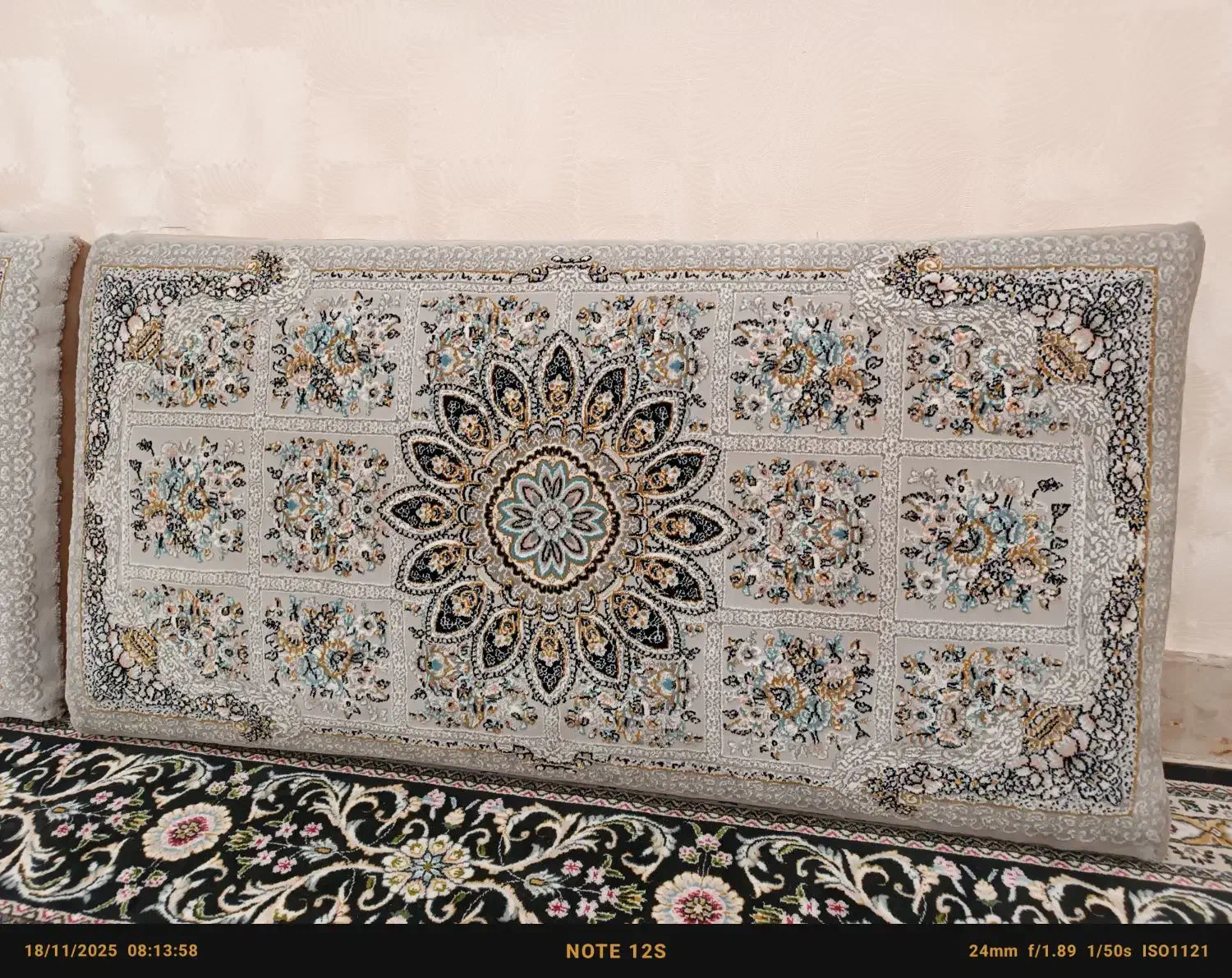 پشتی در حد نو|پشتی|بیرجند, |دیوار