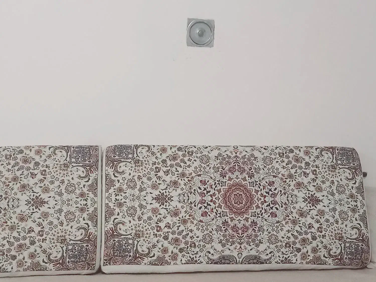 پشتی ترمه|پشتی|سمنان, |دیوار