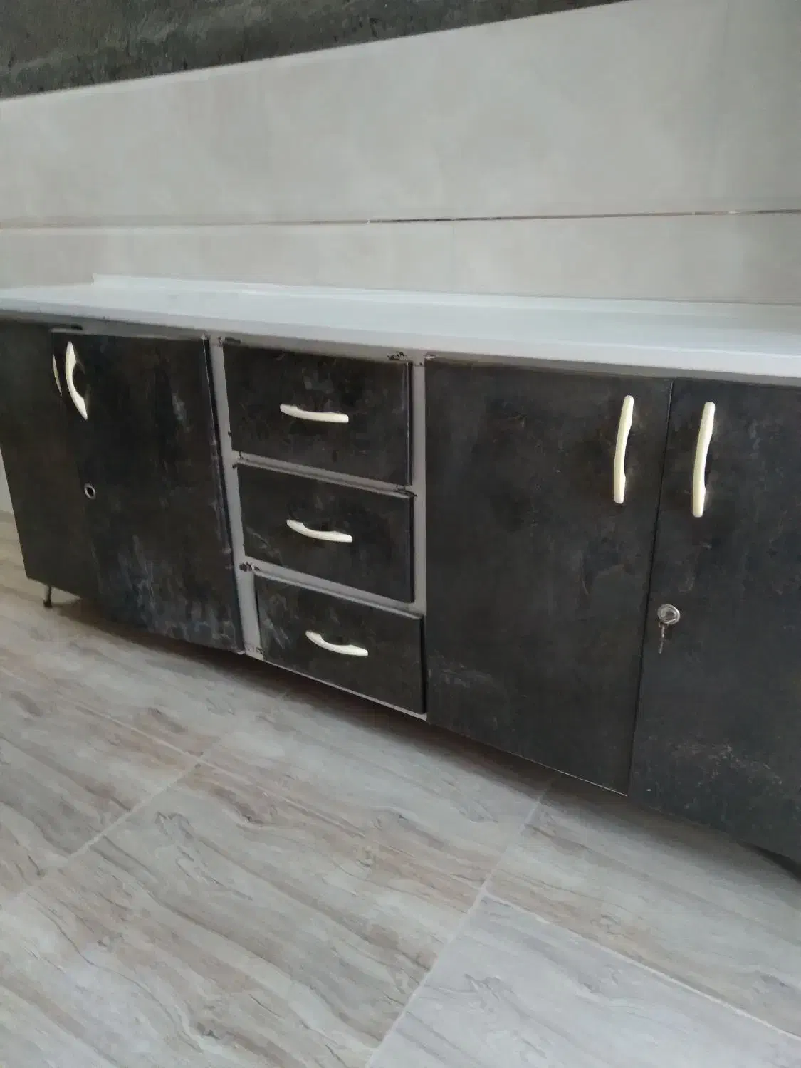 کمد|جاکفشی، کمد، دراور|سیرجان, |دیوار