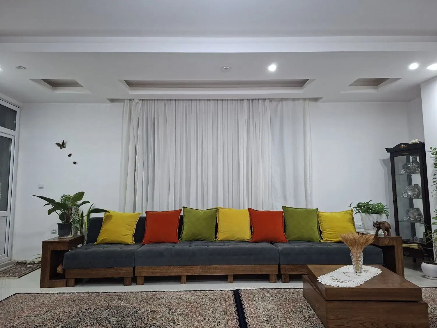 مبل در حد نو|مبلمان خانگی و میز عسلی|صدرا-فارس, فاز ۱|دیوار