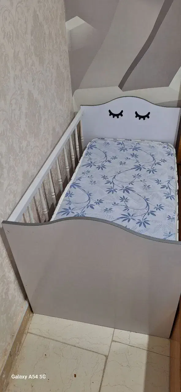 تخت نوزاد،کنار تخت مادر|تخت و صندلی بچه|خمین, |دیوار