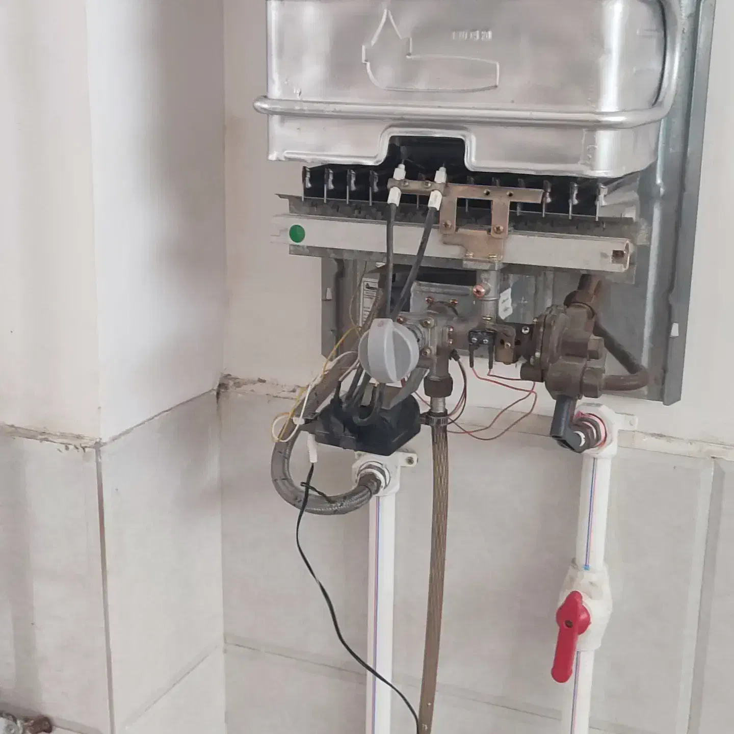 سرویسکار بخاری و آبگرمکن دیواری|آبگرمکن، پکیج، شوفاژ|بندر ترکمن, |دیوار