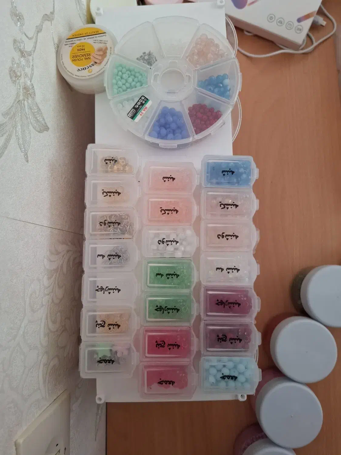 پک کامل لوازم هنری برای ساختن گردنبند و دستبند|بدلیجات|خوی, |دیوار