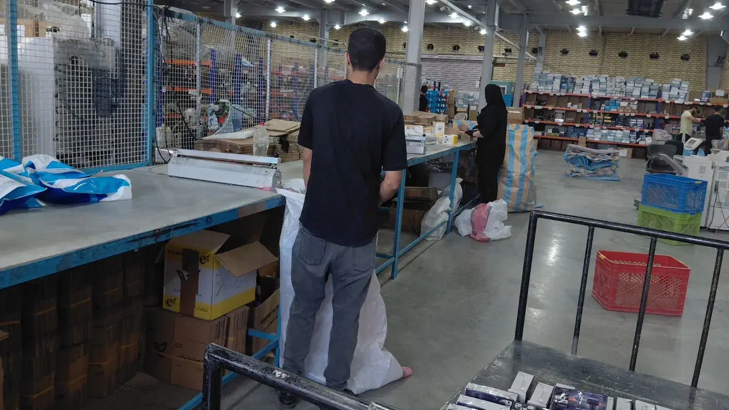 ۲ نفر نیروی آقا در انبار و بسته بندی|استخدام صنعتی، فنی، مهندسی|رباطکریم, شهرک صنعتی پرند|دیوار