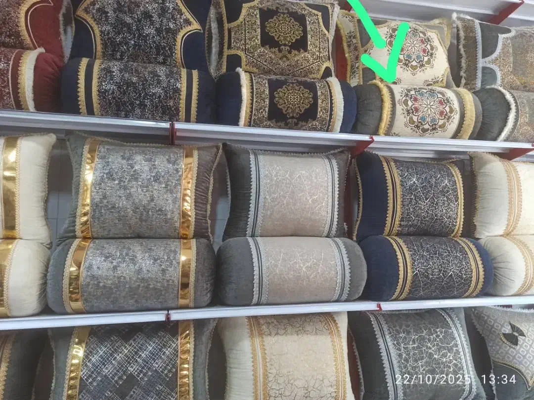 لبوبو کرومی روی بالش و جلد بالش لبوبو لبوبو|سرویس روتختی|کازرون, |دیوار