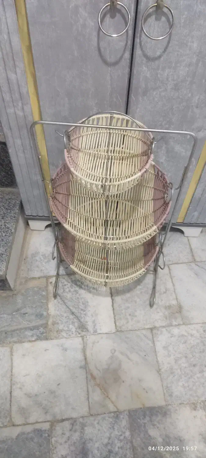 جای سیب زمینی پیاز|ظروف نگهدارنده، پلاستیکی، یک‌بارمصرف|قروه, |دیوار