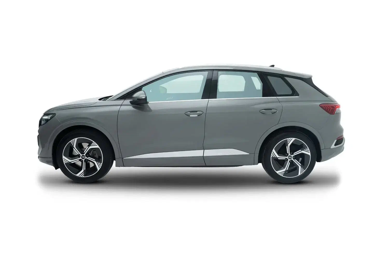 حواله  خودرو آئودی q 4 etron 2025 (شخصی)|خودرو سواری و وانت|تهران, هروی|دیوار