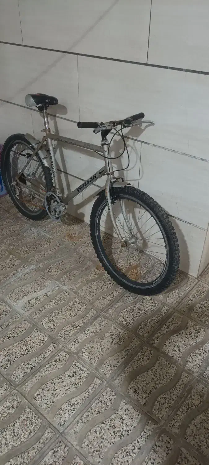 دوچرخه|دوچرخه، اسکیت، اسکوتر|میانه, |دیوار