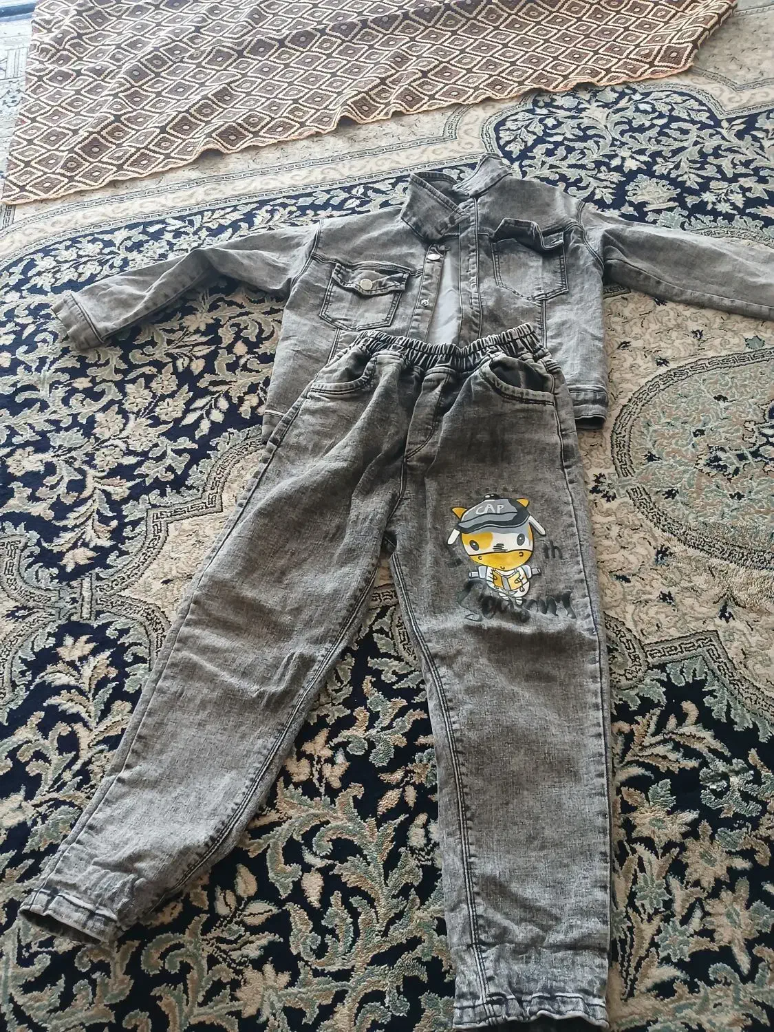 لباس|لباس|بروجرد, |دیوار