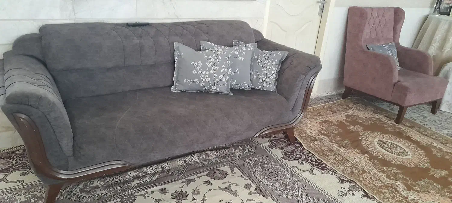 مبل راحتی ۷نفره درحد|مبلمان خانگی و میز عسلی|قم, باجک دو|دیوار