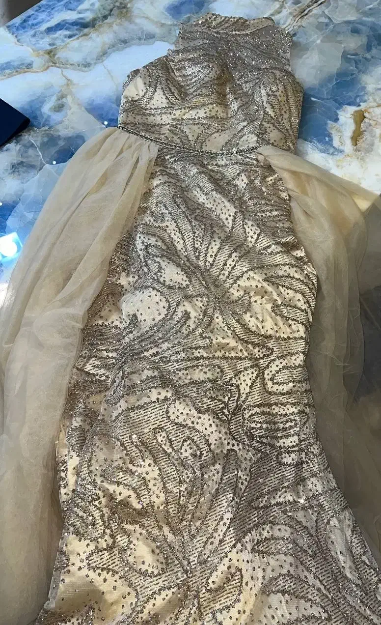 لباس شب عمده|لباس|شیراز, تپه تلویزیون|دیوار