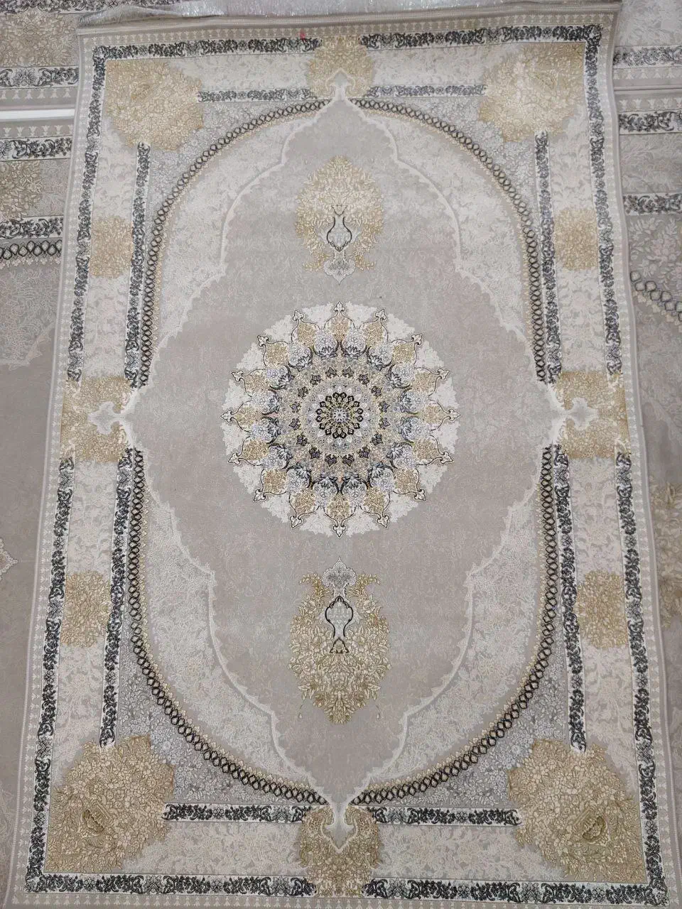 فرش ۴متری|فرش|صدرا-فارس, فاز ۱|دیوار