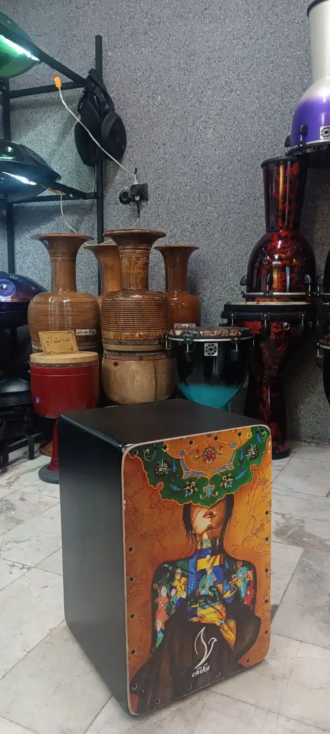 تنبک دهان بزرگ چوبی (استوک)|سازهای سنتی|شیراز, سیلو|دیوار