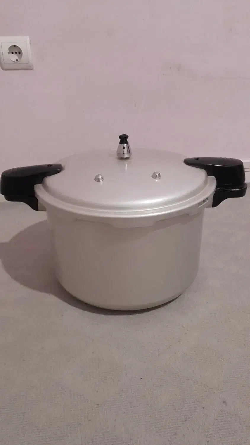 زودپز بزرگ|ظروف پخت‌وپز|ایلام, |دیوار