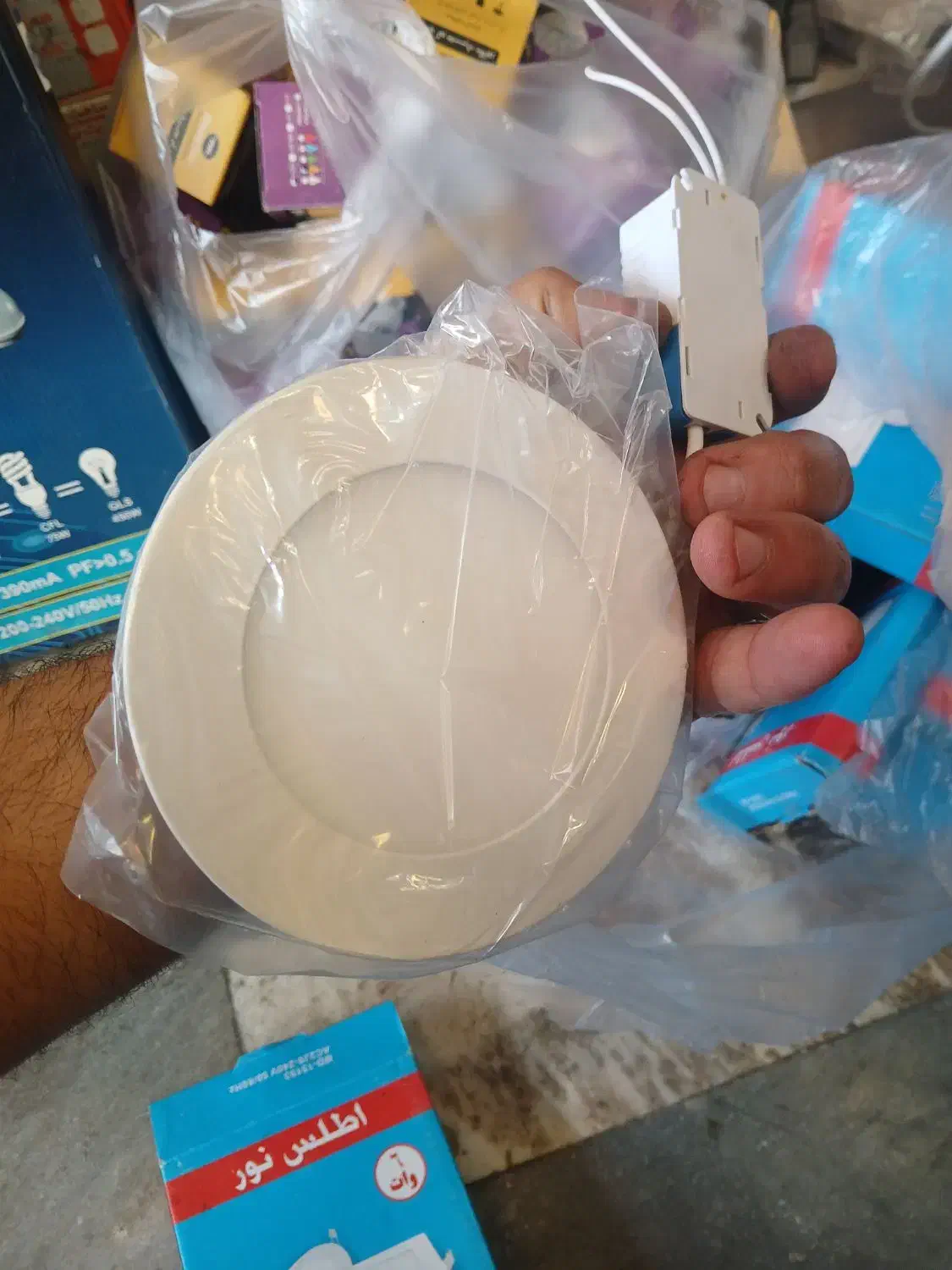 پنل و لامپ هالوژن|لامپ و چراغ|رشت, باهنر|دیوار